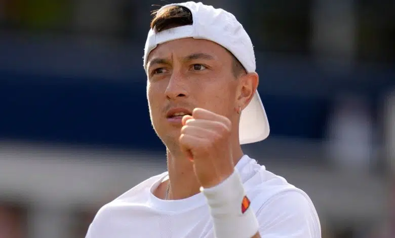 Queen's Club: el británico Ryan Peniston logra otra impresionante victoria para alcanzar los cuartos de final | Noticias de tenis 1 Queen's Club: el británico Ryan Peniston logra otra impresionante victoria para alcanzar los cuartos de final | Noticias de tenis