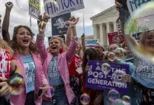 La Corte Suprema anula Roe v. Wade y permite a los estados prohibir los abortos – Chicago Tribune