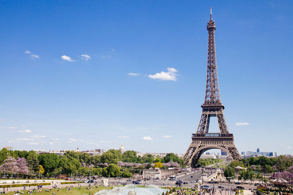 Dos ciudades españolas entre las 10 escapadas urbanas europeas más populares de 2022 4 La Torre Eiffel en París. Foto: Anthony Delanoix vía Unsplash.