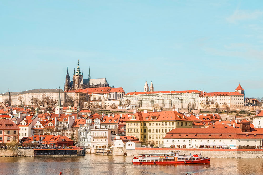 Dos ciudades españolas entre las 10 escapadas urbanas europeas más populares de 2022 7 Praga. Foto: Alice vía Unsplash.