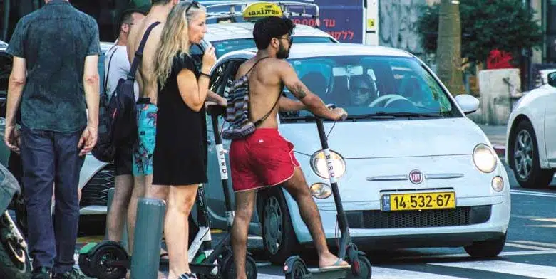 A medida que Tel Aviv lucha con los scooters sin base, los cascos y las placas de matrícula se vuelven obligatorios 1 electric dockless scooters tel aviv jaffa