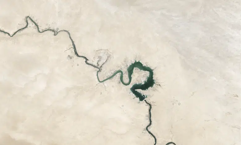 Aplicaciones clave de la interpretación sísmica y el aprendizaje automático para el mapeo del subsuelo 1 seeing water from above using satellites