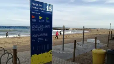 Barcelona prohibirá fumar en todas sus playas a partir de julio 7 Barcelona prohibirá fumar en todas sus playas a partir de julio