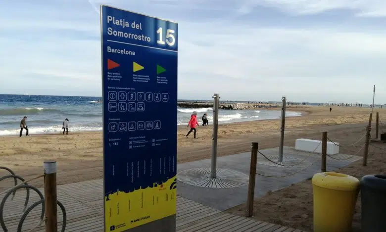 Barcelona prohibirá fumar en todas sus playas a partir de julio 1 Barcelona prohibirá fumar en todas sus playas a partir de julio