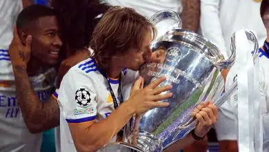 El mediocampista Modric firma un nuevo contrato con el Real Madrid 9 El mediocampista Modric firma un nuevo contrato con el Real Madrid