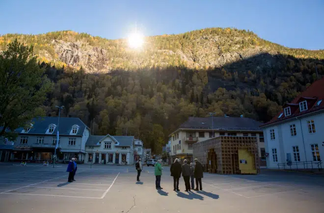 Haga crecer su negocio con el programa Golden Visa de Italia 1 viganella mirror on a mountain to let the village sun in