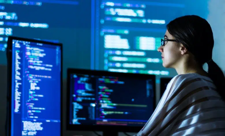 La clave para atraer a más mujeres a la tecnología 1 Coding: The Key to Getting More Women into Tech