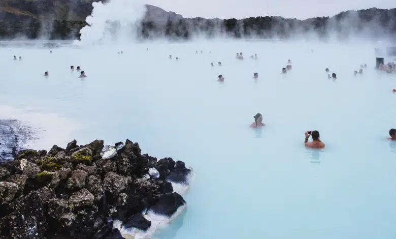 Los 5 mejores destinos ecológicos para visitar en todo el mundo 1 hot tub nature iceland