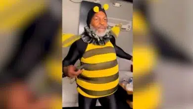 'Me siento como una abeja' - Tyson baila disfrazado de abeja 13 Sky Sports