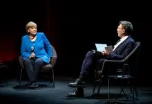 Merkel denuncia invasión de Ucrania en primera entrevista en oficina de correos