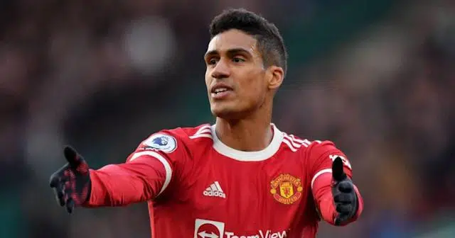 Rio Ferdinand defiende a Raphael Varane tras una dura primera temporada en el Manchester United 1 Rio Ferdinand defiende a Raphael Varane tras una dura primera temporada en el Manchester United