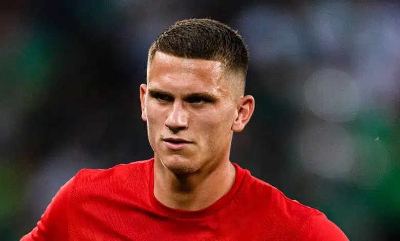 Sven Botman: Newcastle tiene oferta de transferencia aceptada por Lille para el defensor | Noticias del centro de transferencias 1 Saint-Etienne, France - August 21: Sven Botman of Lille warming up during the Ligue 1 Uber Eats match between Saint Etienne and Lille at Stade Geoffroy-Guichard on August 21, 2021 in Saint-Etienne, France. (Photo by Zuma Press)