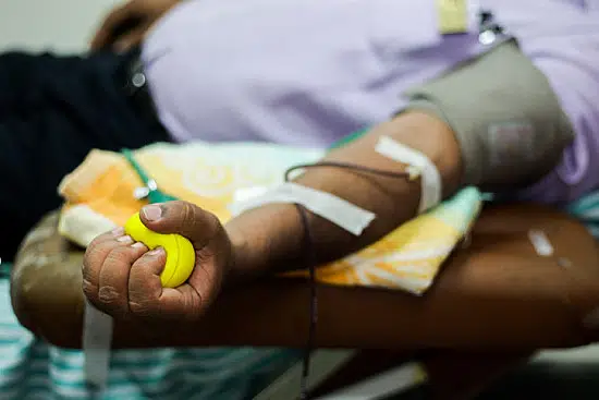 Las donaciones de sangre han disminuido, entonces, ¿por qué restringir a los donantes de sangre por orientación sexual? 1 Las donaciones de sangre han disminuido, entonces, ¿por qué restringir a los donantes de sangre por orientación sexual?