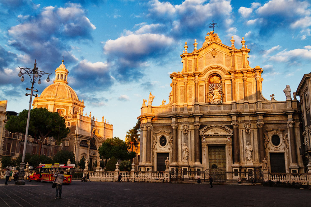 España reina en el ranking de ciudades europeas donde siempre brilla el sol 2 Una vista de Catania. Foto: Unsplash.