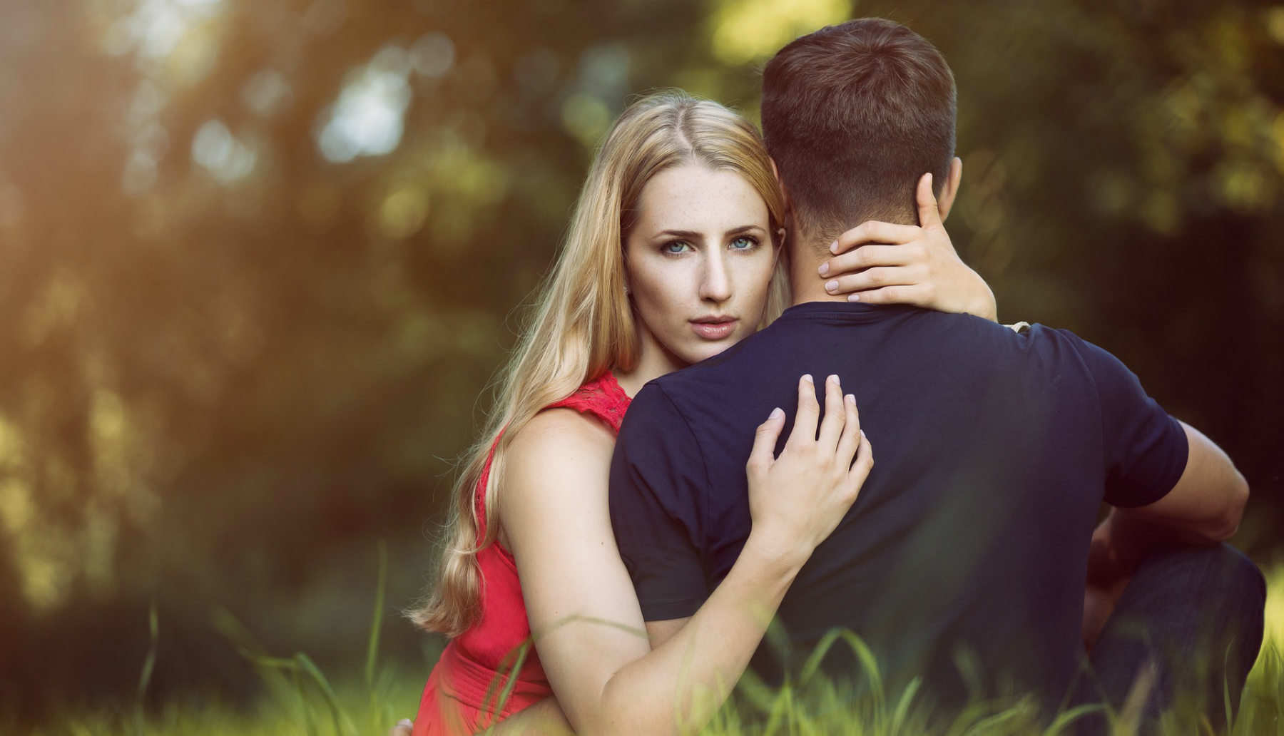 Los 5 mejores sitios de citas gratis para encontrar el amor en España 4 Amor romántico mujer pareja