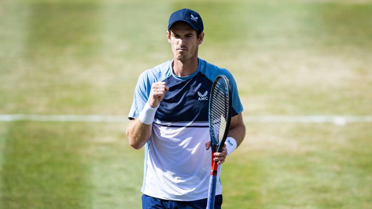Andy Murray sorprende al máximo favorito Stefanos Tsitsipas para alcanzar las semifinales en Stuttgart | Noticias de tenis 2 Andy Murray realizó una exhibición clásica contra el principal favorito Stefanos Tsitsipas para llegar a las semifinales del Abierto de Stuttgart el viernes.