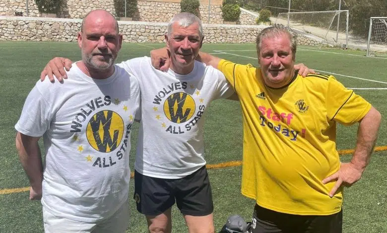 Quiebra de los Wolves en 1982, 40 años después: cómo los exjugadores siguen devolviendo algo en oro viejo y negro | Noticias de futbol 1 Former Wolves players Jon Purdie, Neil Edwards and Micky Holmes