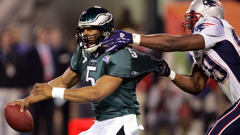 Donovan McNabb lanza tres intercepciones en la derrota del Super Bowl XXXIX de los Eagles ante los Patriots