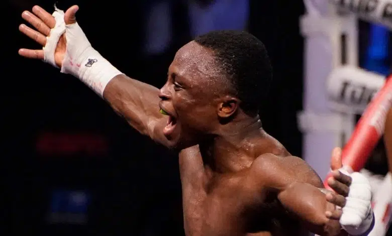 Isaac Dogboe apunta a Josh Warrington del Reino Unido como campeón mundial nuevamente 1 Isaac Dogboe, of Ghana, celebrates after defeating Adam Lopez in a featherweight title fight Saturday, June 19, 2021, in Las Vegas. (AP Photo/John Locher)