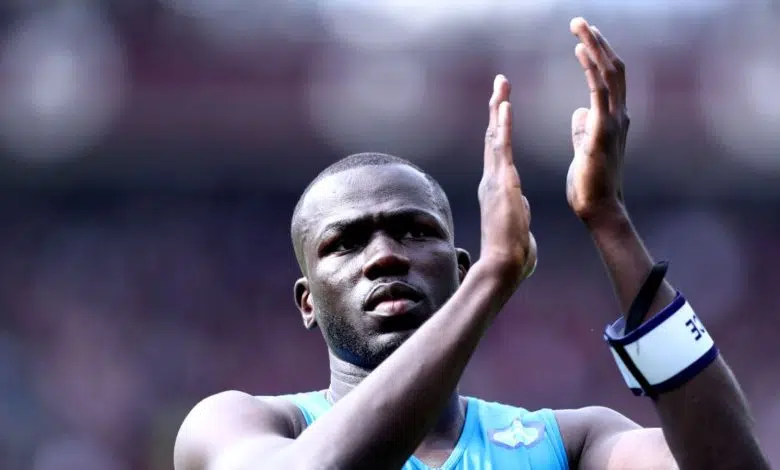 Kalidou Koulibaly: ¿Qué puede esperar el Chelsea de los gigantes del Napoli después de su tan esperado traspaso a la Premier League? | Noticias de Fútbol 1 After eight years at Napoli, rumours of Kalidou Koulibaly's move to the Premier League have finally come true after he joined Chelsea on a four-year deal