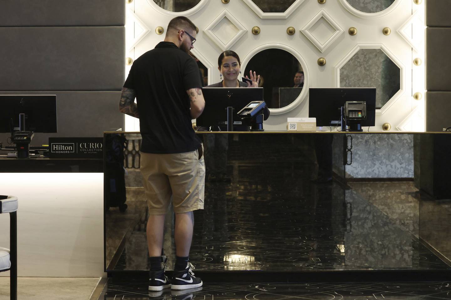 La escasez de mano de obra genera una dura competencia para los hoteles de Chicago 2 1658844548 998 La escasez de mano de obra genera una dura competencia