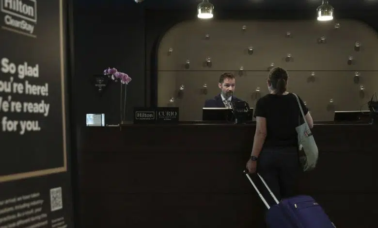 La escasez de mano de obra genera una dura competencia para los hoteles de Chicago 1 La escasez de mano de obra genera una dura competencia para los hoteles de Chicago
