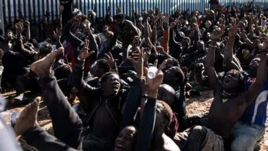 Más de 800 inmigrantes entran a la fuerza en territorio español del norte de África