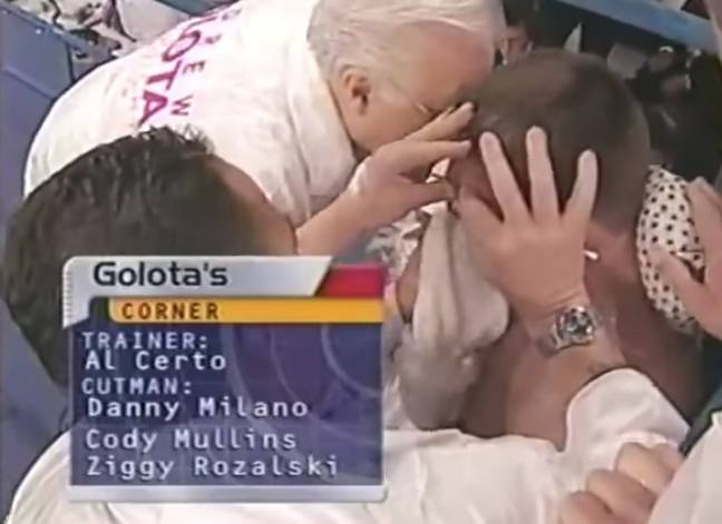 Mike Tyson golpea el tiempo de su oponente, tiene una dura salida entre asaltos y se aleja 2 Imagen: Showtime/YouTube