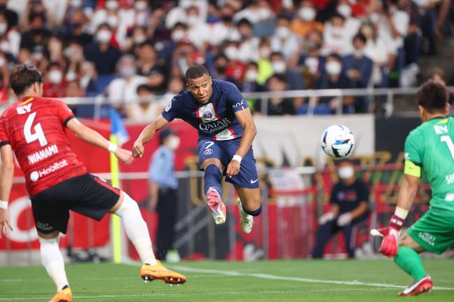 Kylian Mbappé anota sensacional gol en la victoria del PSG sobre Urawa Redskins 2 Crédito de la imagen: Alamy