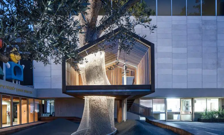 7 maneras de vivir una vida más verde en casa 1 IMJ-tree-house-by-Ifat-Finkelman-and-Deborah-Warschawski
