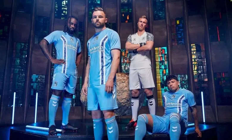 Camisetas de campeones: nuevas camisetas para la temporada 2022/23 | Noticias de fútbol 1 Coventry City's 2022/23 home kit (Credit: Coventry City Football Club & Hummel)