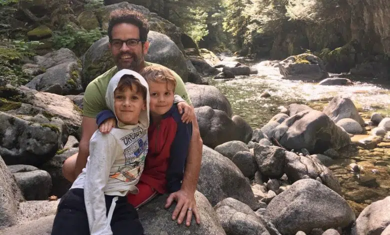 El Dr. Ryan Shelton, director de investigación de Zenith Labs, comparte 7 formas en que la meditación puede ayudar a la salud mental 1 El Dr. Ryan Shelton, director de investigación de Zenith Labs, comparte 7 formas en que la meditación puede ayudar a la salud mental