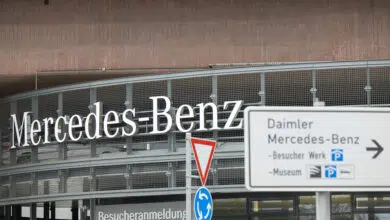 El fabricante de automóviles alemán Daimler cambia oficialmente su nombre a Mercedes-Benz