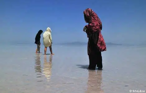 El lago Urmia del 'Mar Muerto' de Irán se está secando y queda desprotegido 1 El lago Urmia del 'Mar Muerto' de Irán se está secando y queda desprotegido