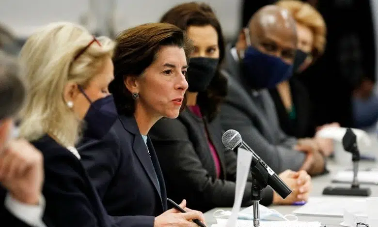 El secretario de Comercio dice que la escasez de chips amenaza el plan de automóviles eléctricos de Biden 1 El secretario de Comercio dice que la escasez de chips amenaza el plan de automóviles eléctricos de Biden