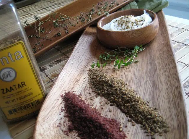 El tomillo es un remedio natural para el acné. 1 thyme-zaatar-acne-natural-remedy
