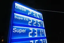 Francia recorta 15 céntimos el litro de gasolina ante subida de precios