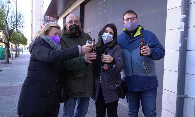 La Rioja gana $100 millones en la lotería El Niño de España, el vino tinto fluye 1 La Rioja gana $100 millones en la lotería El Niño de España, el vino tinto fluye
