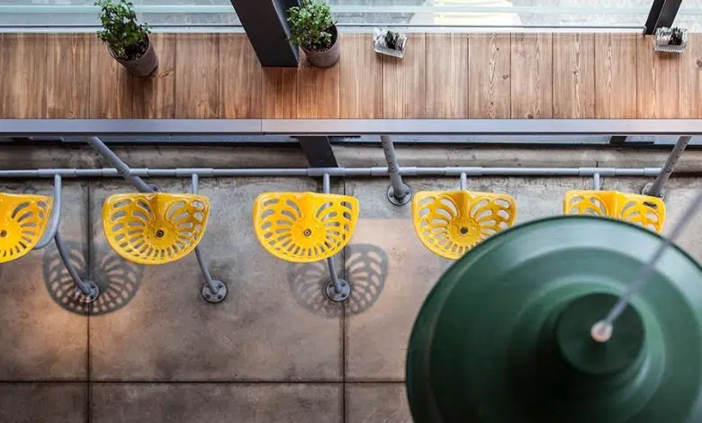 Loveat Jaffa: una fábrica de embalaje de naranjas del siglo XX convertida en un café campestre 1 green design, recycled materials, industrial design, Jaffa, Israel, renovation, Loveat, Ronen Levin, Eran Chehanowitz