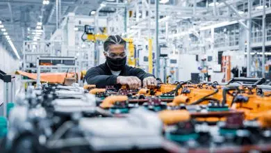 Mercedes abre fábrica de baterías en Alabama, mira hacia el futuro eléctrico
