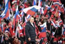 Putin elogia misión militar 'heroica' en Ucrania en mitin en estadio