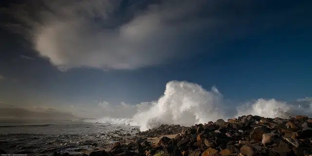 SDE Wave Energy para surfear la costa de Kenia 1 powerful-waves-mike-baird