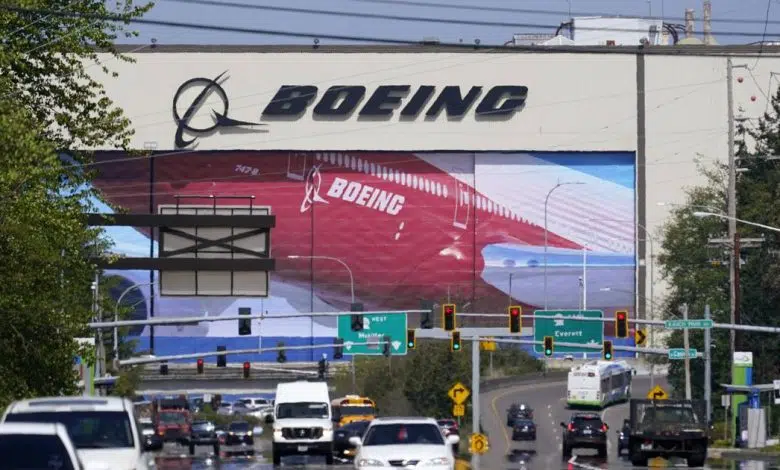 Unos 2.500 trabajadores de Boeing hacen huelga tras rechazar acuerdo - Chicago Tribune 1 Unos 2.500 trabajadores de Boeing hacen huelga tras rechazar acuerdo - Chicago Tribune