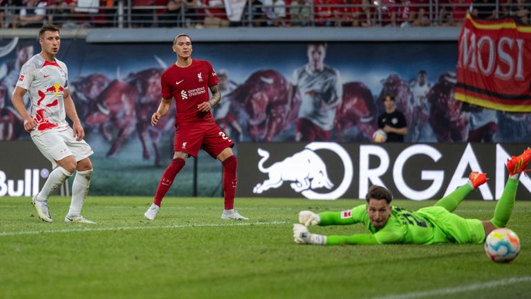 Jurgen Klopp descarta más llegadas al Liverpool: 'A menos que tengamos lesiones o vendamos jugadores, tenemos nuestra plantilla' | Noticias de futbol 6 Darwin Nunes del Liverpool anotó el quinto gol de su equipo en un amistoso de pretemporada en el Red Bull Arena de Leipzig, Alemania. Fecha de la imagen: jueves, 21 de julio de 2022.