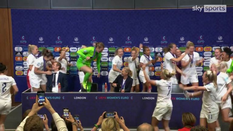 Inglaterra Femenino 2 - 1 Alemania Femenino 3 1659993870 478 Chloe Kelly savours Englands historic moment as Leah Williamson sends