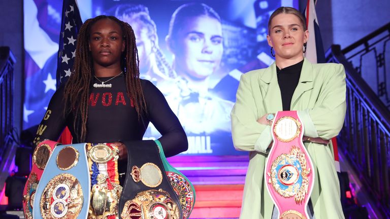 Lauren Price y Karriss Artingstall confirman la tarjeta histórica Claressa Shields-Savannah Marshall en O2 Arena | Noticias del boxeo 3 CONFERENCIA DE PRENSA DE SHIELDS-MARSHALL. BANK LOBBY, .CONNHILL, .LONDON.PIC, LAWRENCE LUSTIG.SAVANNAH MARSHALL y CLARISSA SHIELDS se encuentran cara a cara mientras anuncian su batalla unificadora en el O2 Arena de Londres el 10 de septiembre, promoción en vivo para el cielo se divierte.