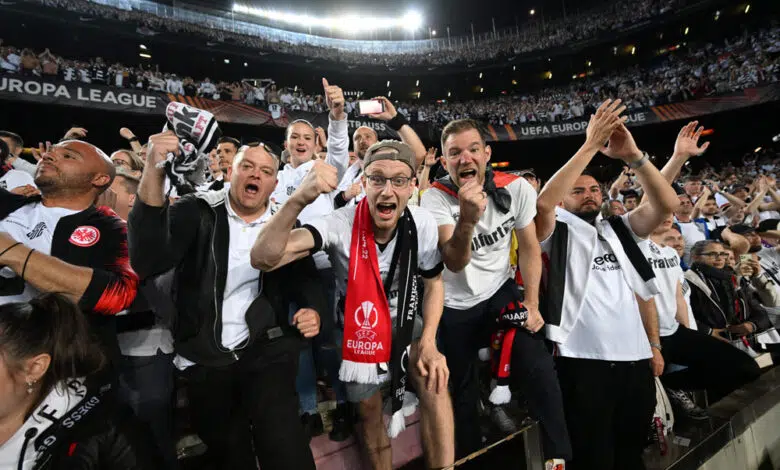 Eintracht vence al Barcelona en el Camp Nou repleto de aficionados alemanes 1 Eintracht vence al Barcelona en el Camp Nou repleto de aficionados alemanes