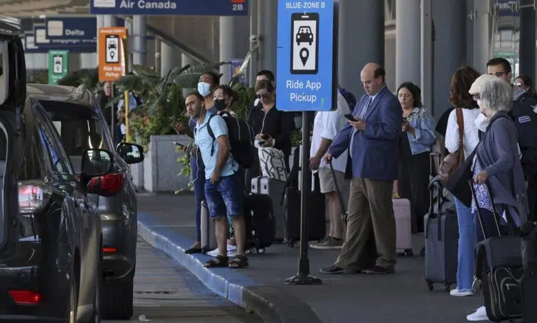 El recorrido de O'Hare incluye compartir el automóvil, estacionamiento limitado 1 El recorrido de O'Hare incluye compartir el automóvil, estacionamiento limitado