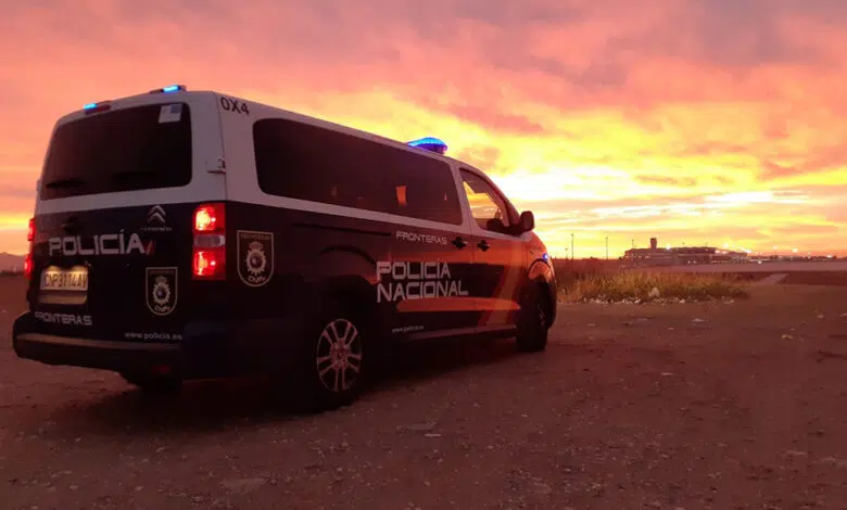 La policía arresta a ocho hombres por chantajear a un hombre que contactó a prostitutas en línea 1 La policía arresta a ocho hombres por chantajear a un hombre que contactó a prostitutas en línea