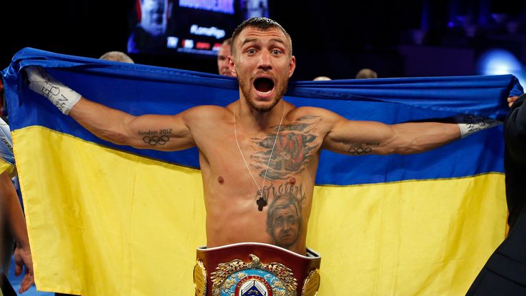 El promotor Bob Arum dice que Vasiliy Lomachenko será campeón mundial indiscutible a principios de 2023 3 Anthony Krolla elogió al ex rival Vasily Lomachenko, quien tomó las armas para defender su Ucrania natal.